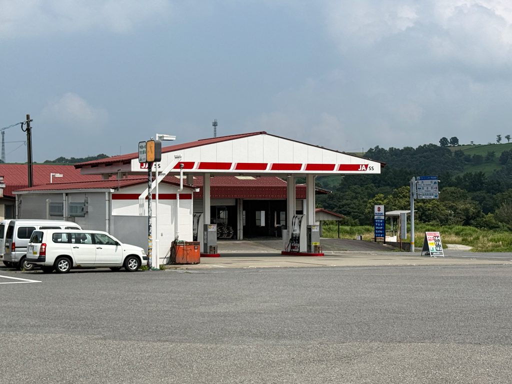 飯田高原ドライブインに隣接したガソリンスタンドで給油
