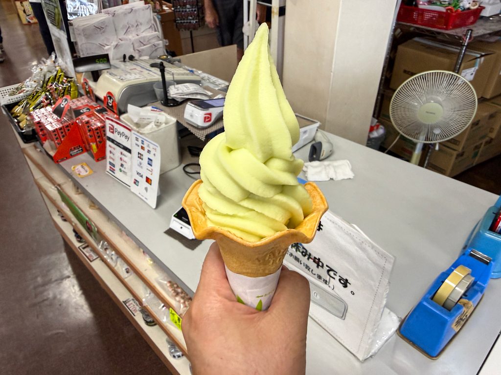 阿蘇大観峰茶店のシャインマスカットソフトクリーム