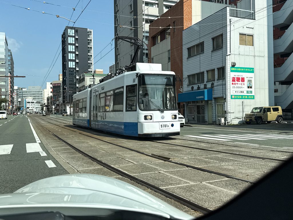 熊本市内を走る路面電車「熊本市電」