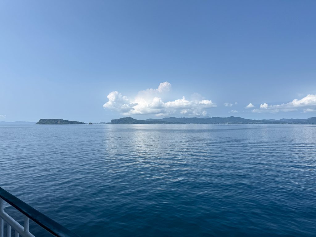 船上から望む鹿児島の景色